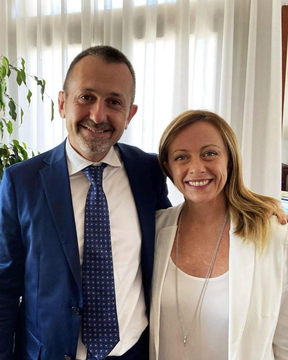 La mia solidarietà al Sottosegretario alla Giustizia, Andrea Delmastro, oggetto di gravissime minacce da parte di un affiliato alla criminalità organizzata.

Queste intimidazioni confermano che la direzione intrapresa dal Governo nella lotta alla criminalità è quella giusta.