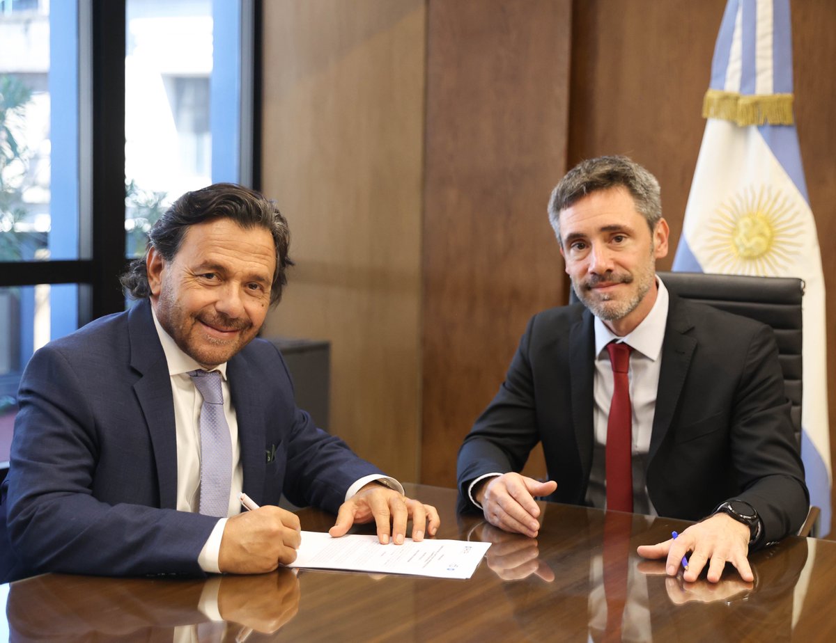 Seguimos apostando a la capacitación y profesionalización del Estado.

Firmamos un convenio con el secretario general del <a href="/CFI_Argentina/">CFI</a>, <a href="/ignalam/">Ignacio Lamothe</a>, para que las carreras, programas y cursos dictados por la Escuela Federal de Desarrollo sean reconocidos y homologados dentro de la