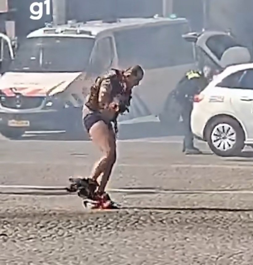 jomickane's tweet photo. Dam square in Amsterdam, man parked his car, shortly after it exploded. Reports suspect he did it on purpose. He managed to get out &amp; police extinguished his clothes...🤔 https://t.co/xJepHWfSK4