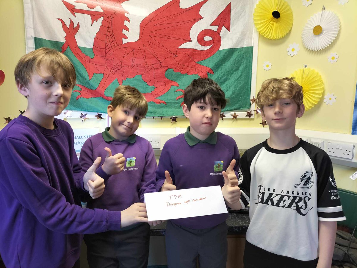 MenterMaldwyn (@mentermaldwyn) on Twitter photo Rownd Cyn-derfynol 2 #CwisDimClem <a href="/mentrauiaith/">Mentrau Iaith</a>
Maldwyn Semi Final 2
LLONGYFARCHIADAU🥳
🥇Tim Cymraeg <a href="/Carreghofa/">CarreghofaPrimarySch</a>
🥈Tim Sgwod Dukie <a href="/YsgolLlanYM/">Ysgol Llanrhaeadr YM</a>
🥉Tim Dreigiau <a href="/LlanfechainCinW/">Llanfechain C In W Primary School</a>
Gwych pawb!
Gweld chi yn y ffeinal/See you in the final Ysgol Carreghofa!🏴
<a href="/AthBroPowys/">Taith At Ddwy Iaith Powys</a> <a href="/CSPowys/">Cyngor Sir Powys</a> Rownd Cyn-derfynol 2 #CwisDimClem <a href="/mentrauiaith/">Mentrau Iaith</a>
Maldwyn Semi Final 2
LLONGYFARCHIADAU🥳
🥇Tim Cymraeg <a href="/Carreghofa/">CarreghofaPrimarySch</a>
🥈Tim Sgwod Dukie <a href="/YsgolLlanYM/">Ysgol Llanrhaeadr YM</a>
🥉Tim Dreigiau <a href="/LlanfechainCinW/">Llanfechain C In W Primary School</a>
Gwych pawb!
Gweld chi yn y ffeinal/See you in the final Ysgol Carreghofa!🏴
<a href="/AthBroPowys/">Taith At Ddwy Iaith Powys</a> <a href="/CSPowys/">Cyngor Sir Powys</a>