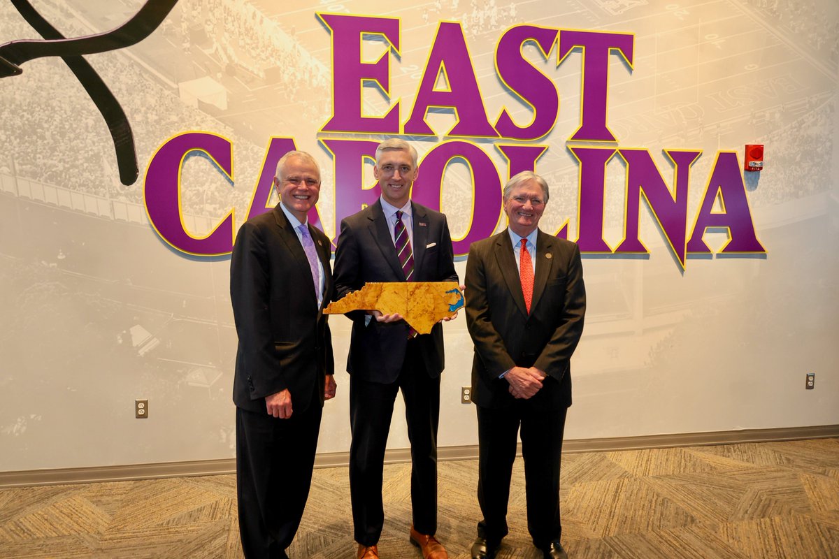 ECUAdvancement's tweet photo. 10 years of impact! 💜💛
The Golden LEAF Scholar Program has opened doors at ECU for a decade. Wednesday night, we celebrated with scholars, alumni, and supporters who make it possible.
📸 View highlights from the celebration! #PirateNation #GoldenLEAF @NCgoldenLEAF https://t.co/RInzsJRwIk