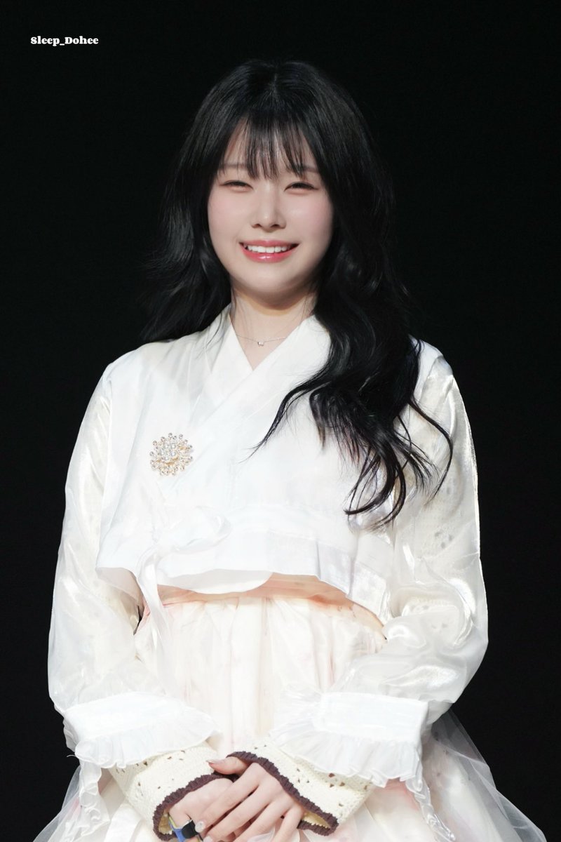 Sleep_Dohee's tweet photo. 250404 HQ

😆🫳🏻

#SAYMYNAME #세이마이네임 #SMN 
#DOHEE #도희 https://t.co/3mxmUqS8eR