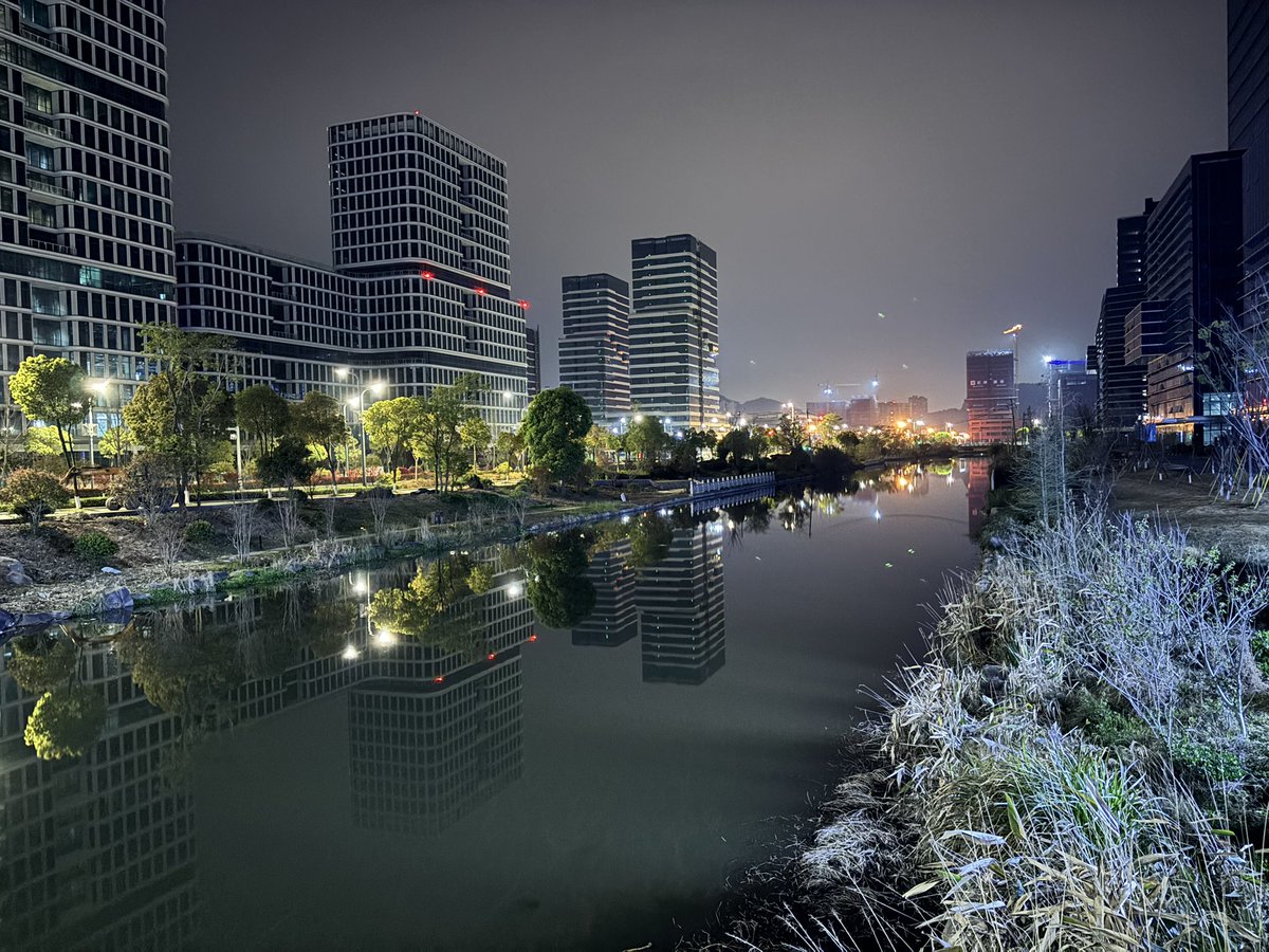 harati_javad's tweet image. Heading home from Oujiang Lab at  night with a beautiful river scenery.