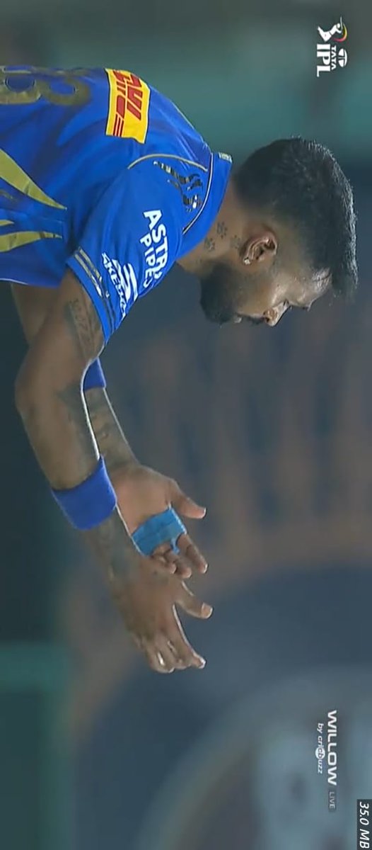 mohindra560's tweet photo. @hardikpandya7  promoted @GOTPAWSED  

Look at legends https://t.co/wU15x9Bclw