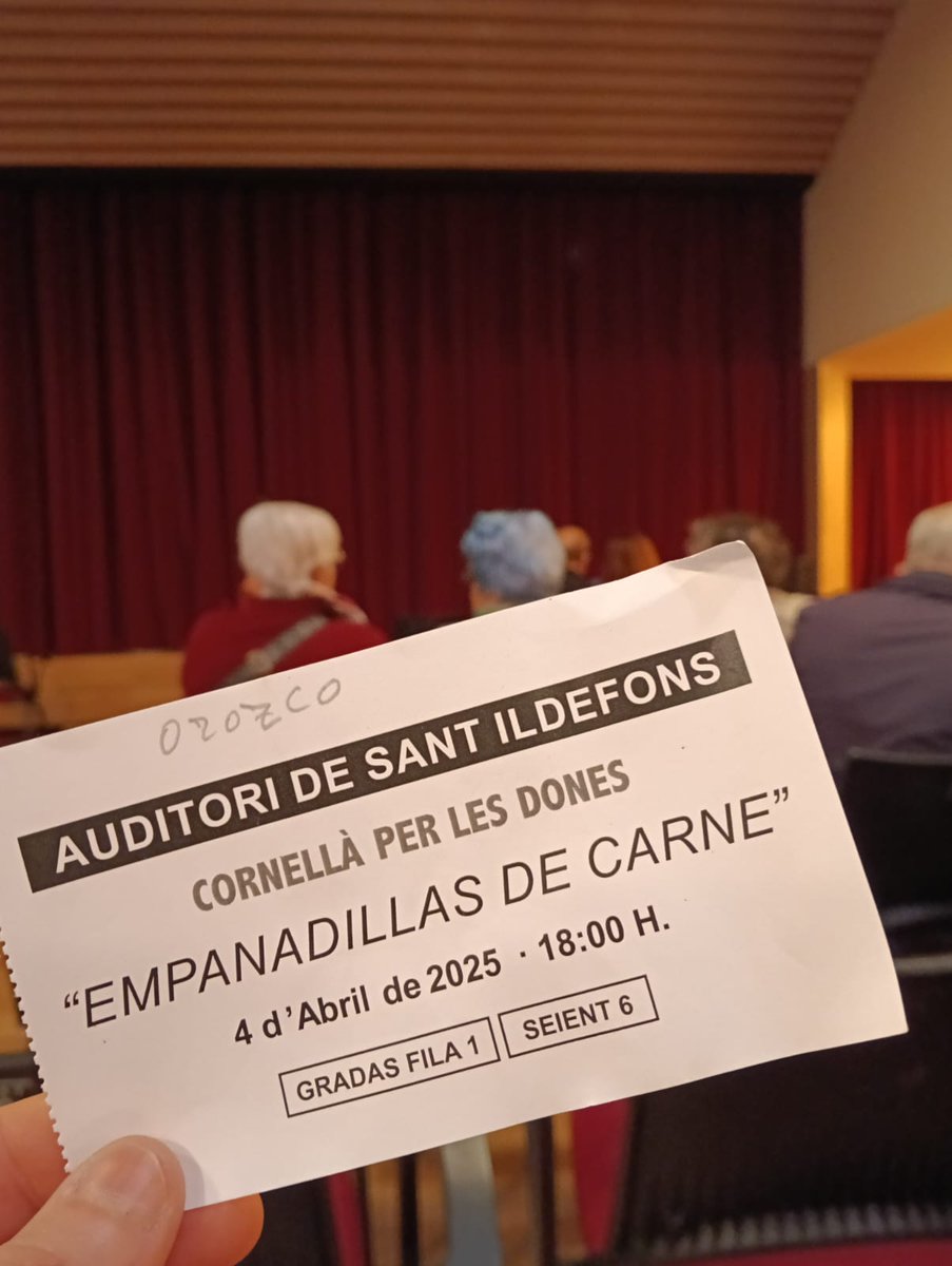 Avui "Empanadillas de carne" del grup de teatre de @cornella_per_les_dones  #ensagradaelteatre🎭