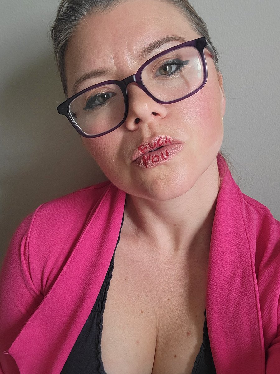 DebbStep19's tweet image. First playthrough of @CyberpunkGame! and I got lips to match. 😘
twitch.TV/debbstep