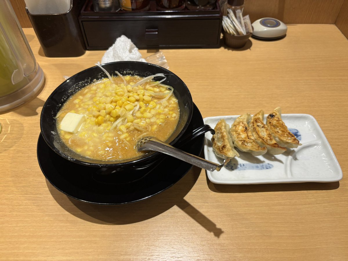 シンガポールから１２時間…
やっと味噌ラーメンと餃子に辿り着けた…