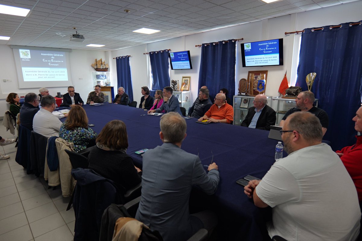 2eRIMa's tweet photo. Le #2eRIMa a eu le plaisir d’accueillir l’Assemblée Générale du Club des entreprises de Champagné.
Un rendez-vous convivial, fait d’échanges autour des projets à venir et de la vie économique locale, au cœur d’un réseau dynamique auquel le régiment est fier de participer. 🫱🏻‍🫲🏼 https://t.co/wBeb6nPUOs