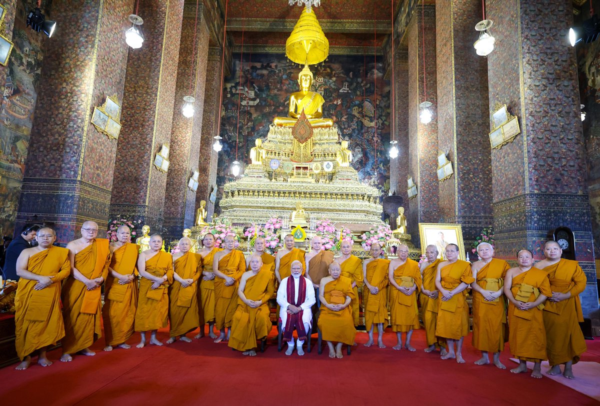 Today, I had the honour of visiting the historic Wat Phra Chetuphon Wimonmangkalaram Ratchaworamahawihan Or Wat Pho in Bangkok. I thank Prime Minister Paetongtarn Shinawatra for the special gesture of coming to the Temple with me. One of Thailand’s most revered spiritual