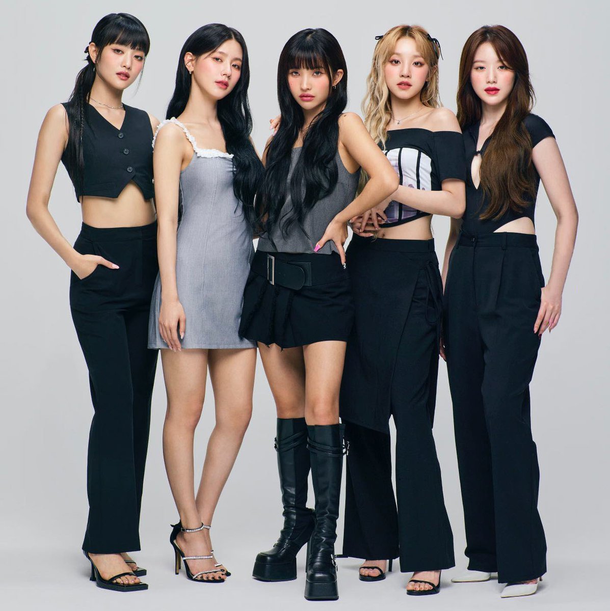 chartsidle's tweet photo. SOYEON has officially confirmed that (G)I-DLE's next comeback is coming soon. https://t.co/ZsFeaJxUze