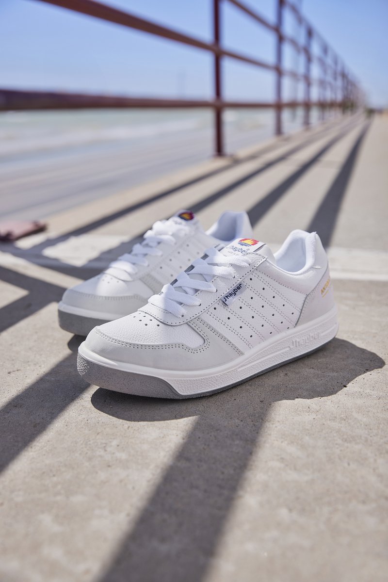 ANTORCHA 🔥 El clásico entre los clásicos.
Esta reedición de las míticas zapatillas diseñadas en 1972, pisan con más fuerza que nunca. Made in Spain, con el sello J’hayber. 🔥

➡️ Consíguelas en puntos de venta y en jhayber.com
Ref 👟: 65700-101

#Jhayber #Olimpos