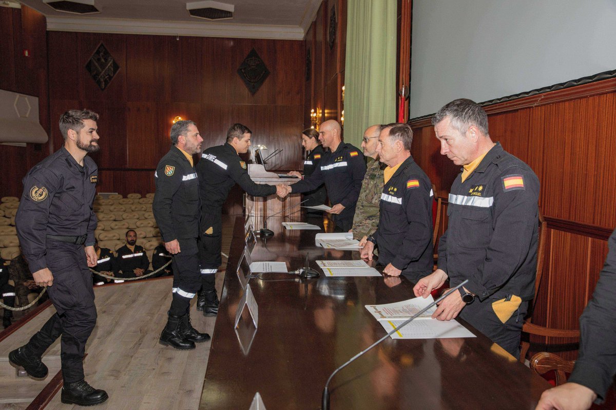 UMEgob's tweet image. ¡Enhorabuena compañeros!
Esta mañana se ha clausurado el 👩‍🎓👨‍🎓 Curso de Rescate en Zonas Urbanas #CRZU de la Escuela Militar de Emergencias #EMES en un acto desarrollado en la Academia de Infantería de 📍Toledo
Los alumnos han aprendido como aplicar procedimientos y material #USAR