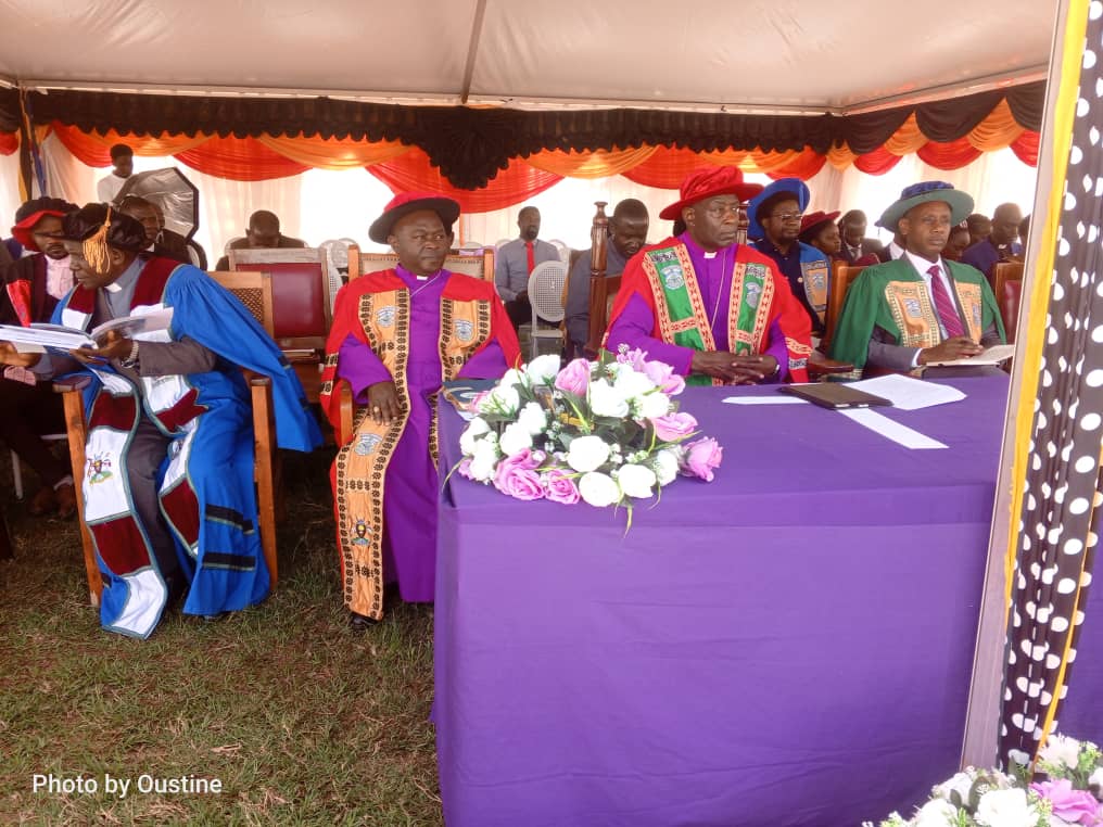 SrdSouth's tweet image. 504 students of Kagando School of Nursing and Midwifery have also graduated in discipline as Kagando Hospital celebrates her 60-years of existence. It was officiated by The Most Rev. Dr. Samuel Stephen Kaziimba Mugalu and Ministry of Health Official