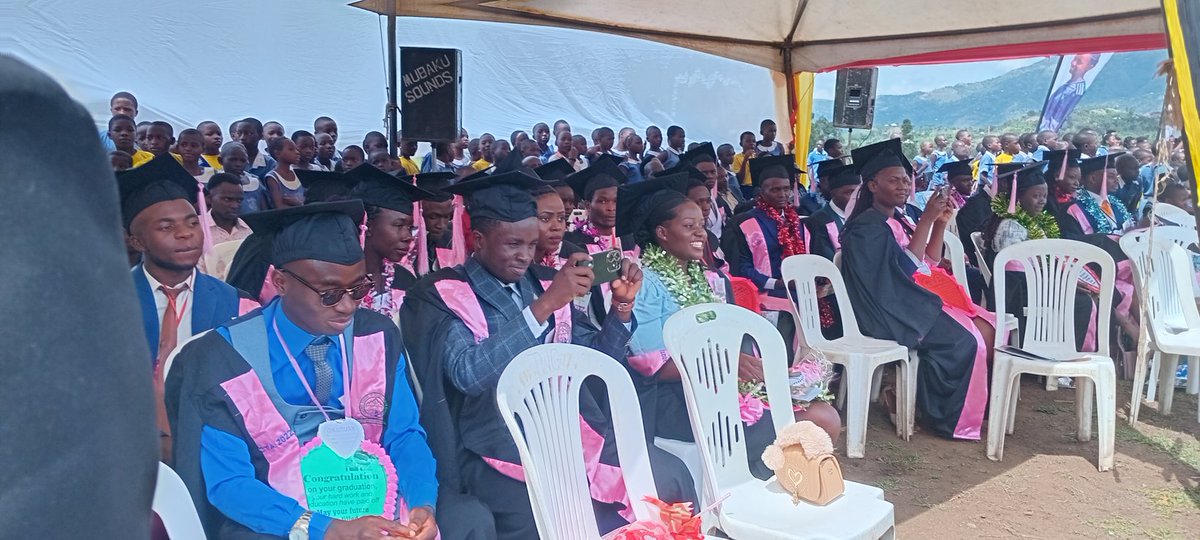 SrdSouth's tweet image. 504 students of Kagando School of Nursing and Midwifery have also graduated in discipline as Kagando Hospital celebrates her 60-years of existence. It was officiated by The Most Rev. Dr. Samuel Stephen Kaziimba Mugalu and Ministry of Health Official