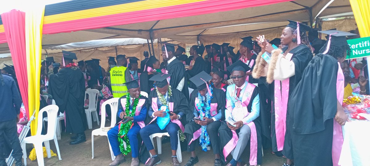 SrdSouth's tweet image. 504 students of Kagando School of Nursing and Midwifery have also graduated in discipline as Kagando Hospital celebrates her 60-years of existence. It was officiated by The Most Rev. Dr. Samuel Stephen Kaziimba Mugalu and Ministry of Health Official