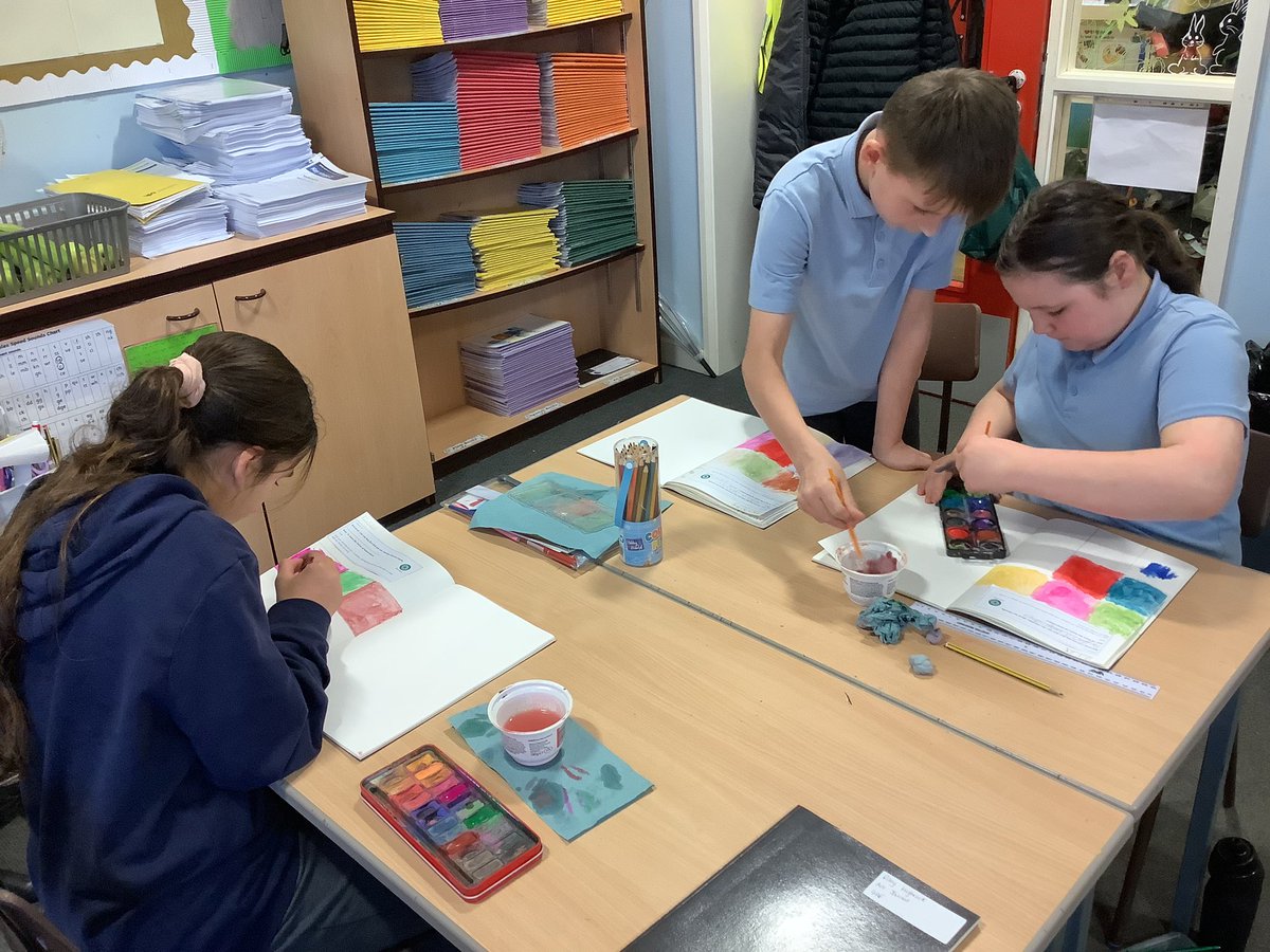 MissSP_Thatto's tweet photo. We have been using water colours in Art. We have looked at different techniques and effects #ThattoPrim_Art https://t.co/eT7XTlqtGZ