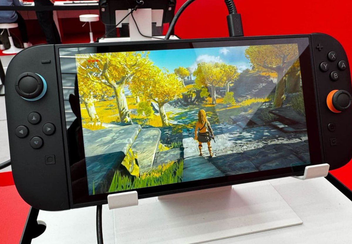 StephaneFicca's tweet photo. On parle beaucoup de l'écran LCD HDR de la Nintendo Switch 2, "aussi bon" qu'un écran OLED...

Alors que le "vrai test", il se fait dans le lit, dans le noir, quand ta moitié dort à côté. Si tu prends un coup de coude dans les côtes, c'est que les noirs sont trop lumineux.