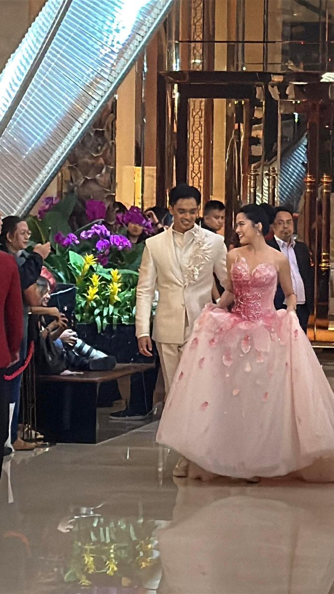 KDLEX INTERNATIONAL SWEETHEARTS (@kisofc_) on Twitter photo Grace, confidence, and undeniable chemistry
Our Mutli-Talented Power Couple
KDLEX effortlessly radiant on the #ABSCBNBall2025 red carpet
KDLEX GLEAMING PRESENCE
<a href="/kdestrada_/">kyle daiñel estrada</a> <a href="/alexailacad/">Alexa Ilacad ☾</a> Grace, confidence, and undeniable chemistry
Our Mutli-Talented Power Couple
KDLEX effortlessly radiant on the #ABSCBNBall2025 red carpet
KDLEX GLEAMING PRESENCE
<a href="/kdestrada_/">kyle daiñel estrada</a> <a href="/alexailacad/">Alexa Ilacad ☾</a>