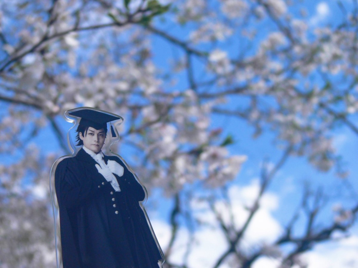 ケイネス先生にオコジョかき氷ご紹介してもらった〜〜!!💞✨
ドリンクも金魚いて可愛かった🥹💓💓
副校長あまりにも桜似合いすぎる笑笑
一眼ガチで難しすぎ😖