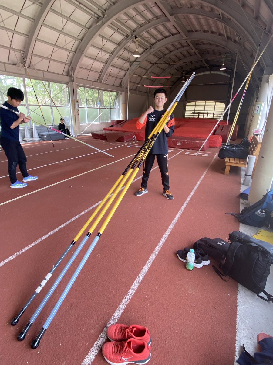 ishii_pvc's tweet photo. 【ESSX】
新しいポールが届きました!
ありがとうございます😊
大切に使わせていただきます!✨
本クラブYouTube
https://t.co/h6zinDZ4xg
#棒高跳び
#棒高跳
#polevault
#vaultermagazine
#石井棒高跳クラブ
#陸上競技
#石川陸上
#幸せの黄色いポール
#essx
#boutakachannel
#撑竿跳高 https://t.co/7VfYguXDAd