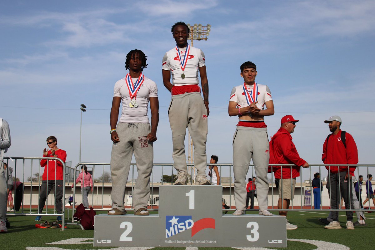 Congratulations to OHS seniors JayBrion Jones and Paul Ortiz finishing 1st and 3rd at District 2-6A   200m JB 21.37sec and Paul 21.80sec. Thank you both for allowing me the opportunity to coach you. Unto Area next week. <a href="/EHartman_OHS_HC/">Coach Hartman</a> <a href="/hlimonMEd/">Hector Limon Jr.</a> <a href="/BigRedBronchos/">Odessa High School</a>