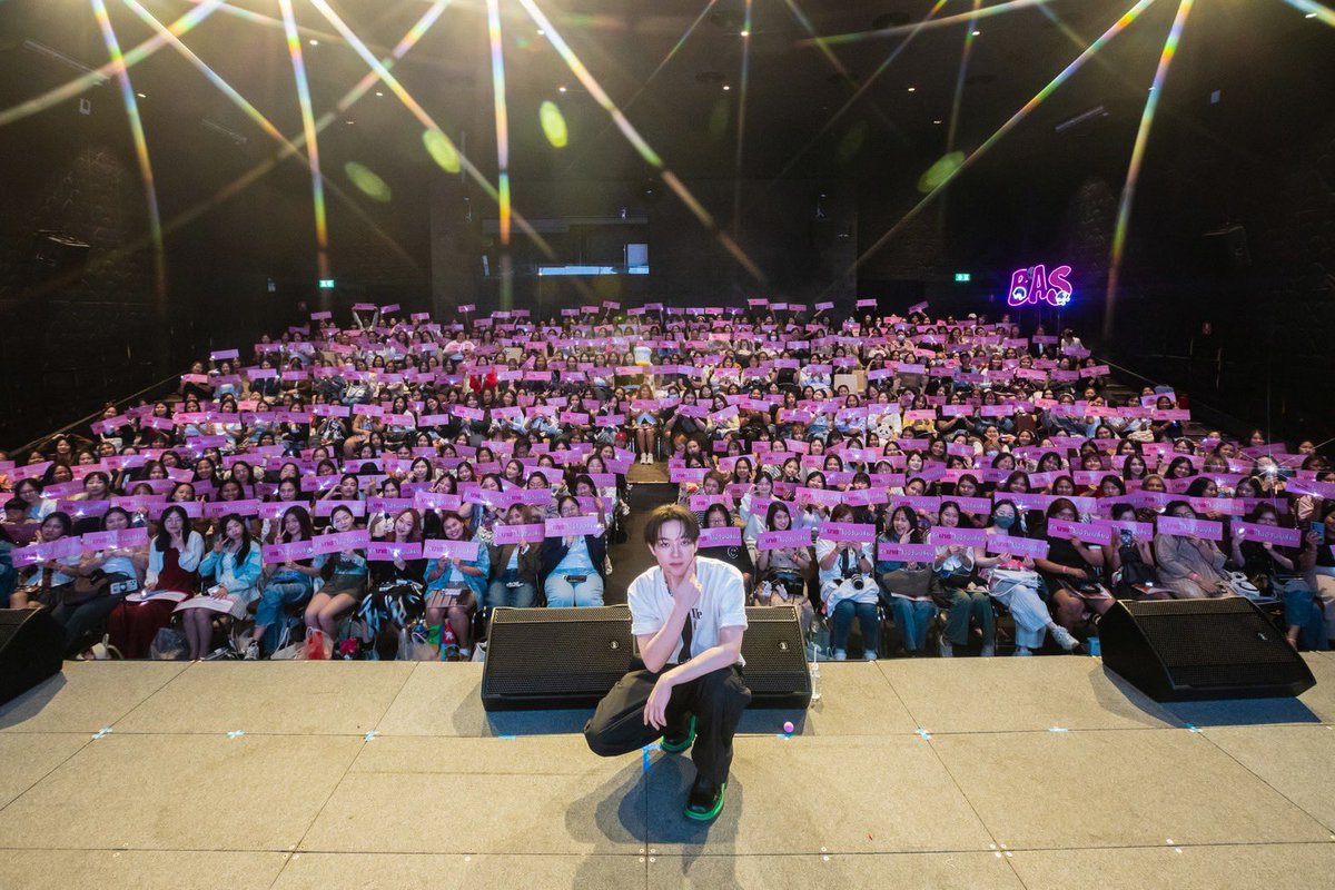 Marilar11's tweet photo. แฟนไซน์ครั้งแรกในไทยของบาสแฟนไซน์ครั้งแรกของชั้น ความทรงจำที่งดงาม
#Basthe1stFansigninBKK
#บาสเด็กอ้วนที่แท้จริง 
#bbasjtr #บาสหัสณัฐ https://t.co/MCTmg19vBp