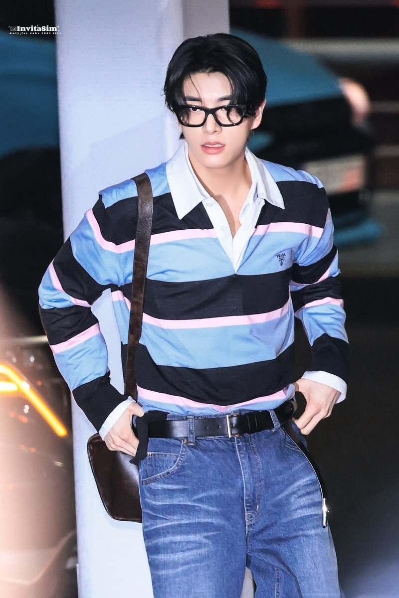 15ARCHIVEz's tweet photo. his head-to-body ratio SO PERFECT
#제이크 #JAKE https://t.co/GIBpnjwfGX