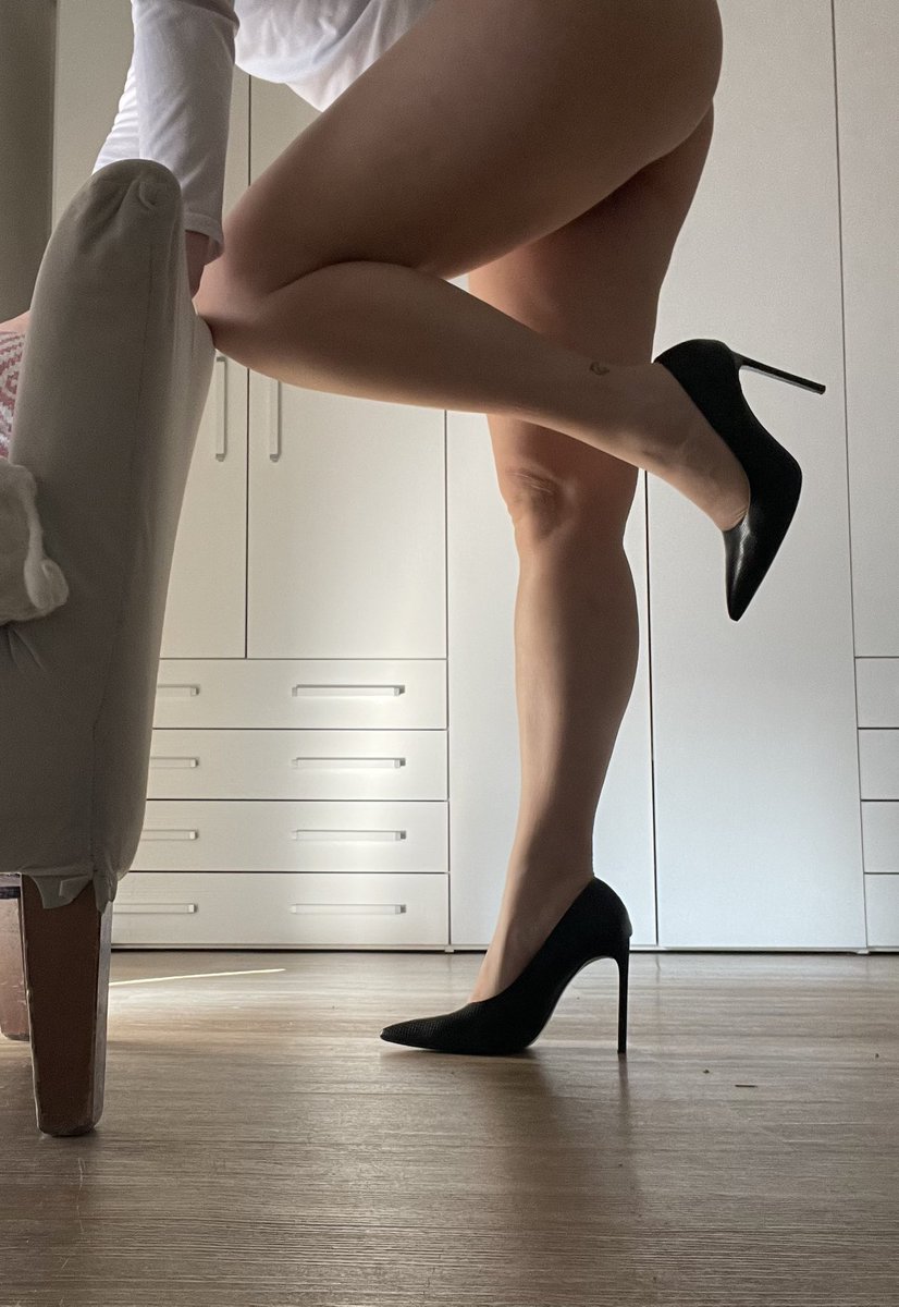 ASofiForQueen's tweet image. How beautiful is female dominance. Prepare yourself for pure submission.😝
@user385u @findomitalia @Femdomitalia @FindomRT8 @CuriousFindomme @RtSlaveForDomme @Fabio19265219 @Findom_RT_slave