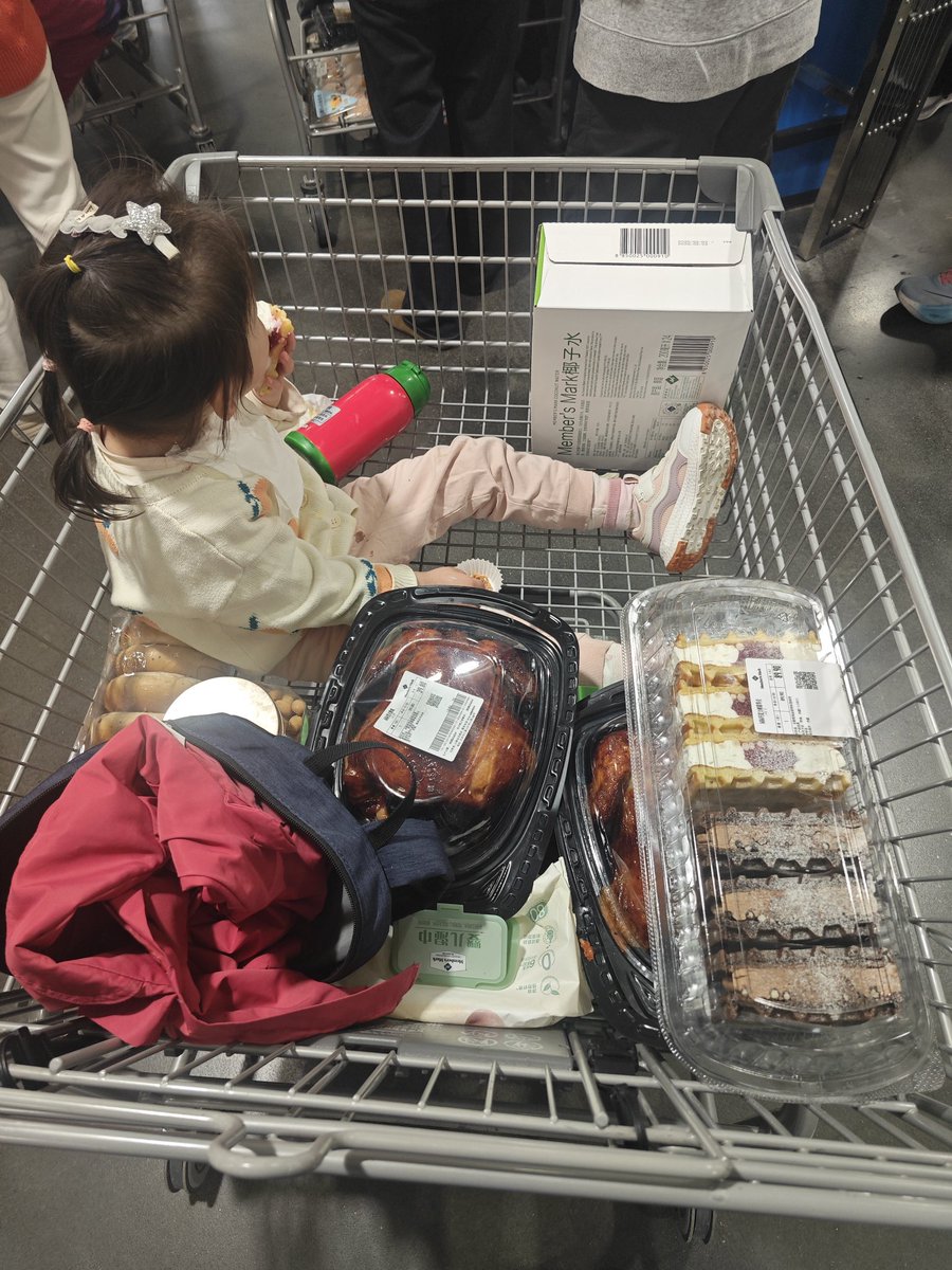 假期第一天来山姆转转，人真多。