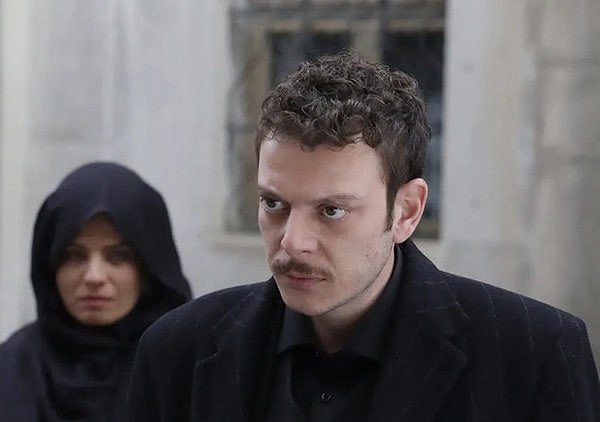 Queenbashi1's tweet photo. TRT, boykot paylaşımı yaptığı için Tabii’de yayınlanan “Kara Kış” adlı dizinin kadrosundan Eray Ertüren'i çıkardı.

(Evrensel) https://t.co/dahkEPnERr
