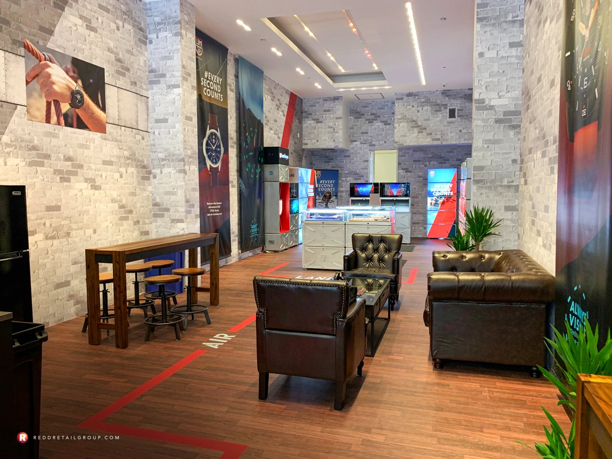 In 2019, our team headed to NYC to create a standout pop-up store for Luminox in the heart of Soho.

#Throwback #Luminox #PopUpStore #RetailDesign #ReddRetailGroup #LoveYourBrand