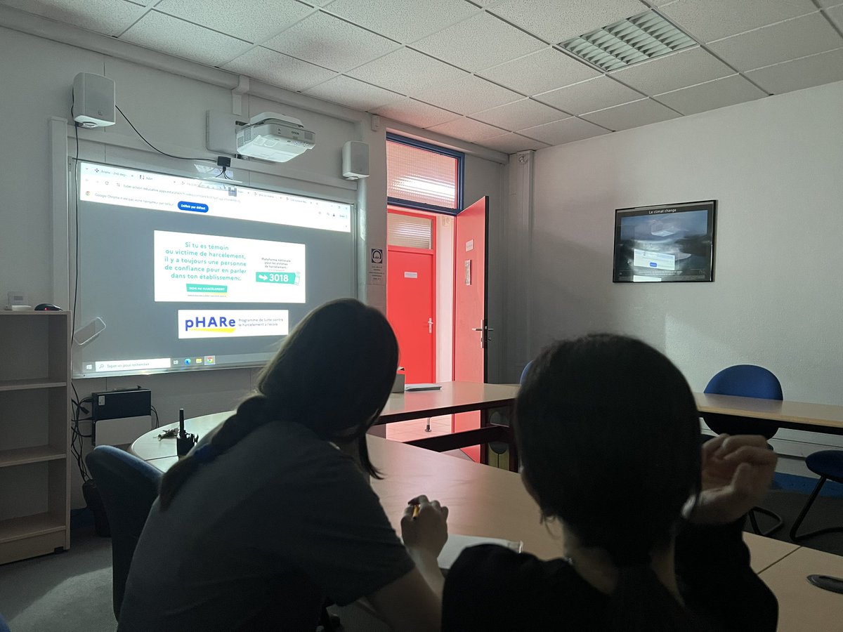🗳️ Dans le cadre du prix Non au harcèlement, les ambassadeurs du collège Wanda Landowska ont sélectionné la vidéo et l’affiche qu’ils souhaitaient voir récompensées ! Bon courage aux participants ! 🤝 #NAH