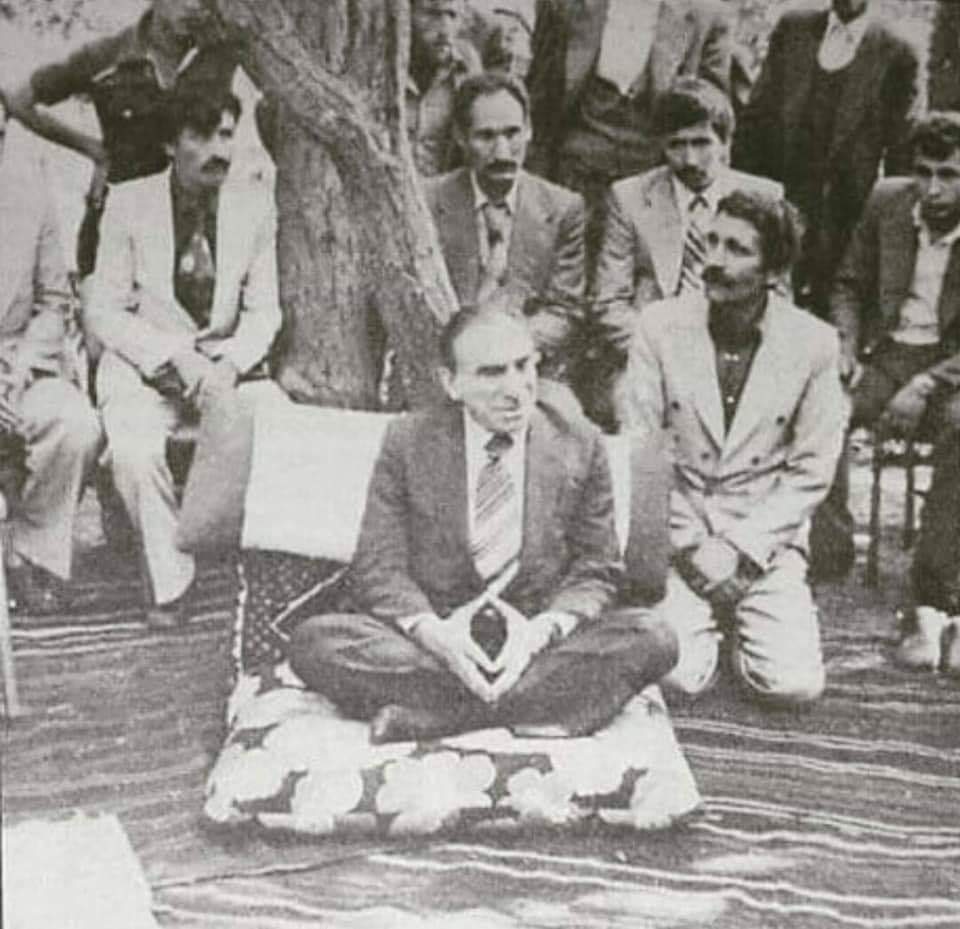 #AlparslanTürkeş ; aklını gelecek seçime değil,  gelecek nesile yoran #başbuğ #ADAM.
Rahmet , minnet , özlem ve dua ile...
Türk 'ün yaşı ömrün olsun #başbuğum