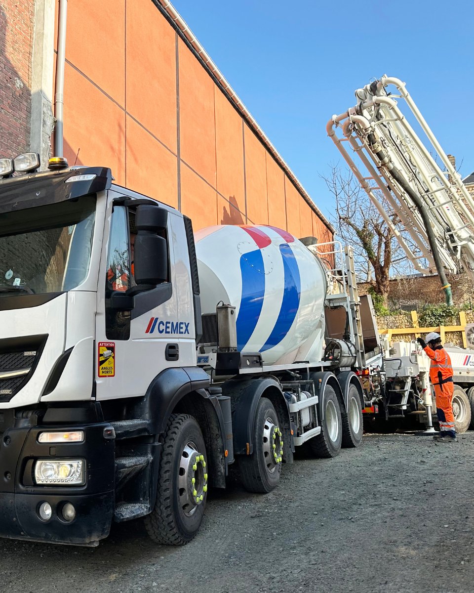 CEMEXFrance's tweet photo. 🎬 Cemex au cœur de la renaissance du cinéma-théâtre #LeNormandy au Havre ! 112 m³ de béton ont été livrés au #GroupeLegendre et mis en œuvre par Surfabéton pour la 1ère dalle. Rendez-vous fin 2025 pour découvrir un Normandy flambant neuf. @LH_LeHavre 👉 https://t.co/6lBeNT46nq https://t.co/Au8oUsWGDk