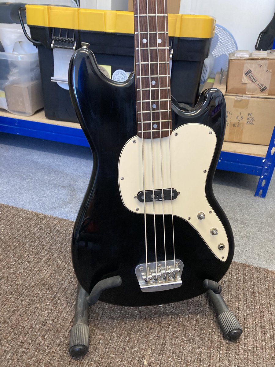 Yamaha Revstar and a Squier Musicmaster bass - from November last year so I can’t remember what I did but thank you to long time client Dom once again for these. 

#yamaha #yamaharevstar #yamahaguitars #guitartech #guitarrepair #guitartechnician #guitarrepairs #guitarsetup