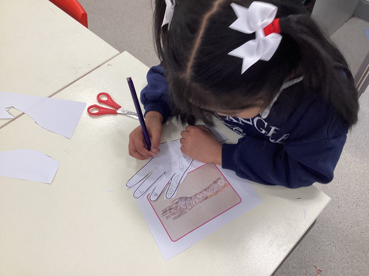 MrsDavisCTS's tweet photo. Celebrating Eid today! @headcherrytree @CTS_Watford @MrsChauhanCTS https://t.co/Obp4pX6obb