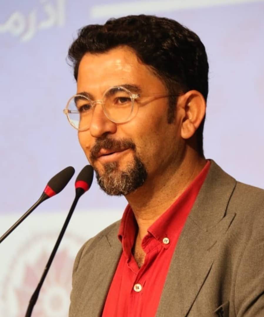 TweetPetro's tweet photo. #محمدمهدی_بکران، مجری و #روزنامه‌نگار جمی رئیس روابط عمومی #پتروشیمی_مرجان شد. 
#مبارک_باشد. کم نیستند از این دست استعدادها در #استان_بوشهر. فقط مدیران عامل پتروشیمی‌ها می‌بایست چشم بر #سهم‌خواهی خود و #پایتخت‌نشینان ببندند و این استعدادها را ببینند. 

#پتروتوییت
#الهام_بهروزی https://t.co/8vsoRa7C4d