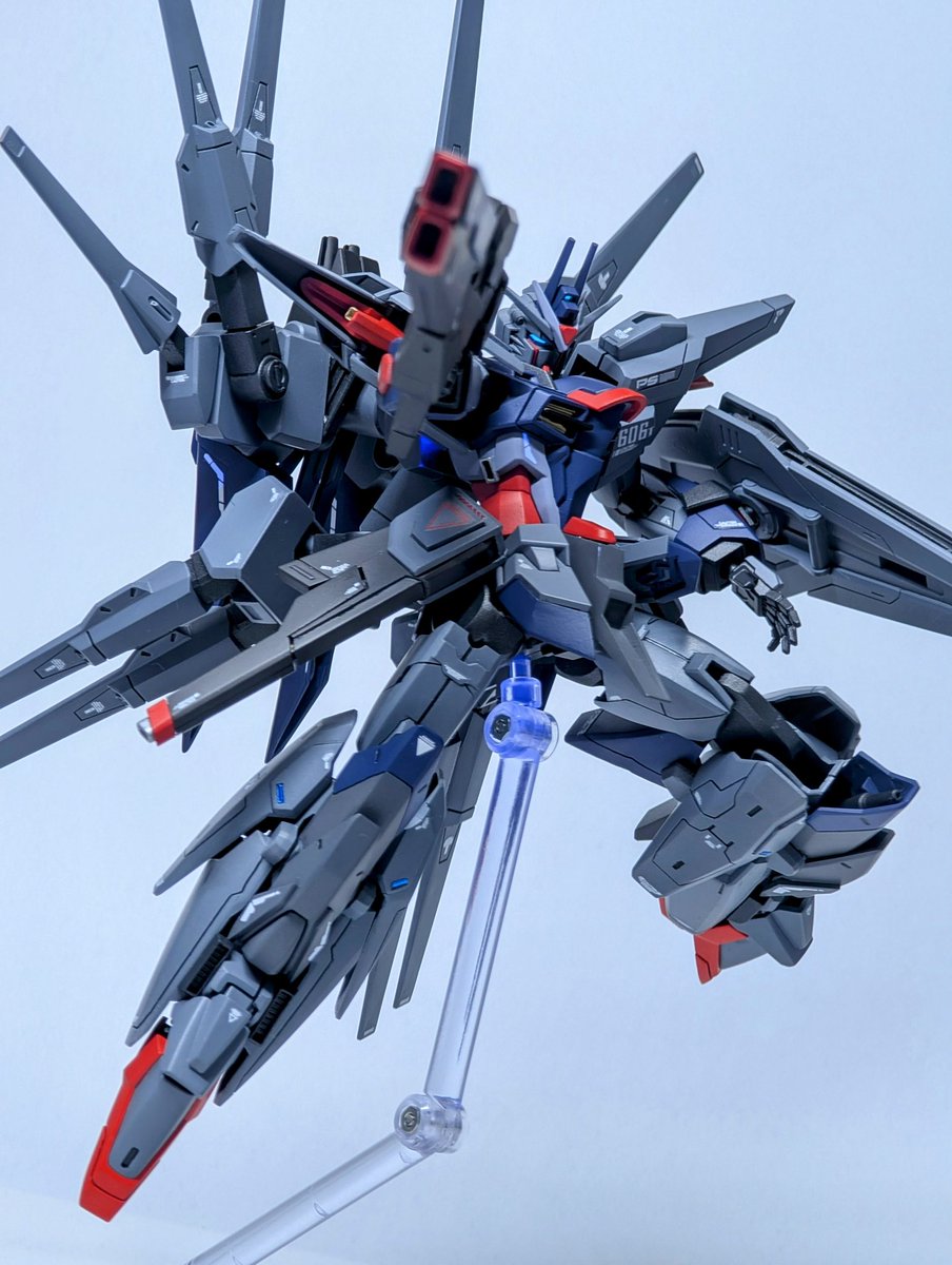 TKYUN12's tweet image. ★完成報告★
「レイ・ザ・バレル フリーダム発進する!」
ガンダム インへリッド•フリーダム
ライフルをベースにミキシングしSEED FREEDOMにレイが出てきたらと思いながらとIF設定にて制作させて頂きました。
⏬️以下設定など⏬️