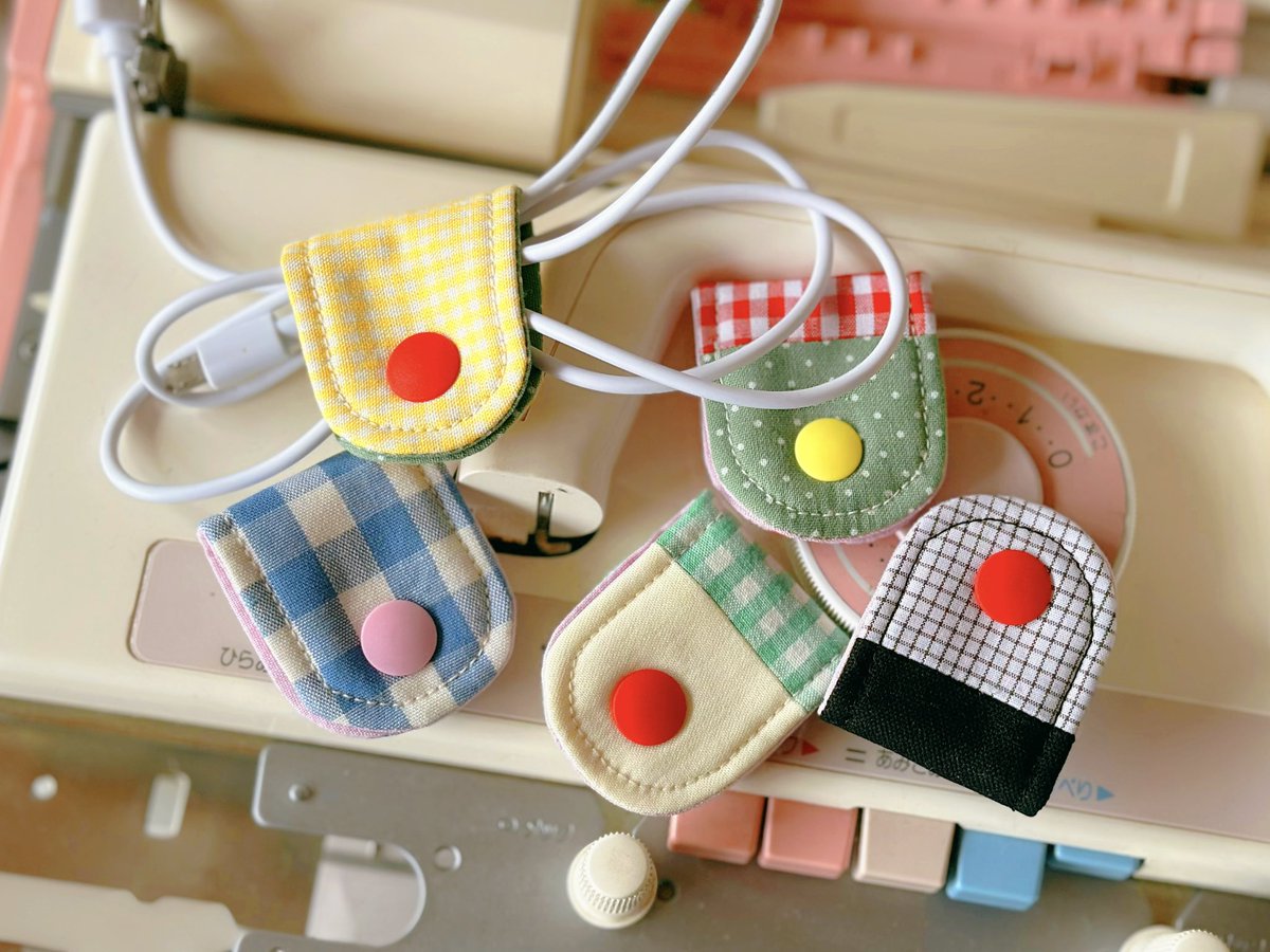 🌸RT🌸event🌙
좋은 날 찾아오면 이벤트 하겠다는 약속 지키러왔습니다~😆
본문 리트윗 해주시면 다음주부터 판매 예정인 핸드메이드 카드지갑+이어폰 줄감개 세트로 4분께 보내드릴게요~!
💛추첨일: 4월 14일
💛발송: 4월 15일 (랜덤발송)