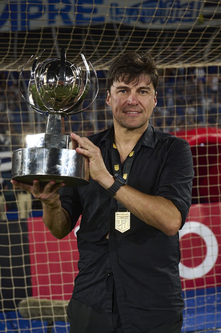 La única vez que el fútbol, Dios o la suerte se acordó de nosotros fue en esa final con River, y él estaba ahí. Saldó una deuda pendiente, suya y nuestra. Gracias eternas, Cacique.