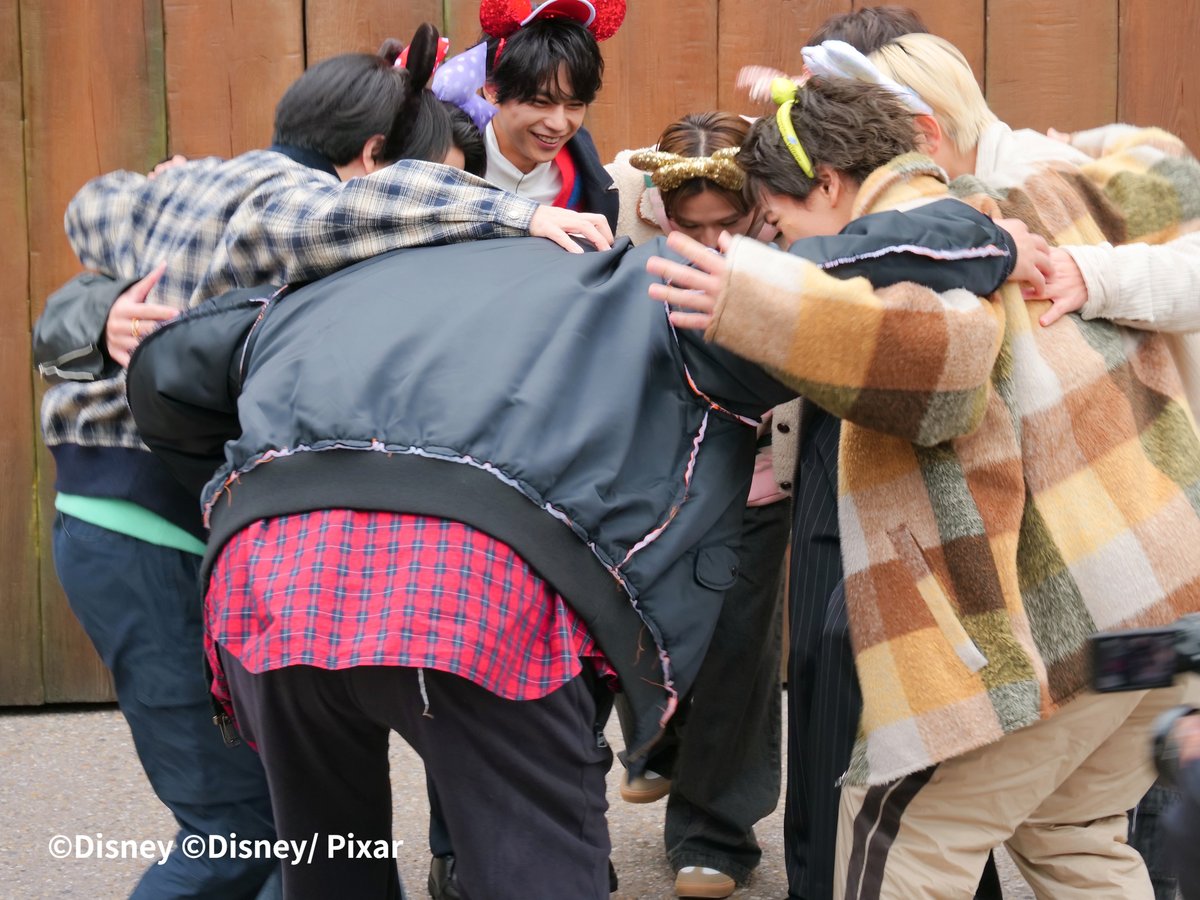 オフショットまだまだ公開していきます❗️

ファンタジースプリングスでパシャリ📷
#timelesz メンバーが櫻井兄貴から
「臨場感のあるコメント力」を学びます📝
このポーズは…!😁

放送は4月10日夜9時40分からです！❤️

＃THE夜会 ＃櫻井翔 ＃有吉弘行 
 #東京ディズニーリゾートⓇ