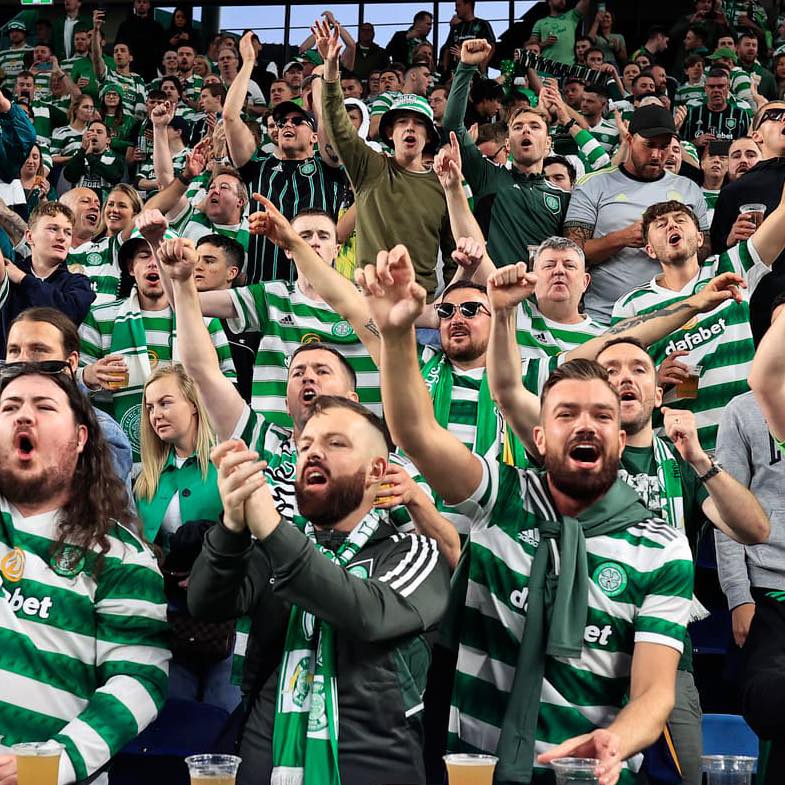 Footballtweet's tweet image. Celtic fans have been voted as the most vocal supporters in the UK. 🟢👌