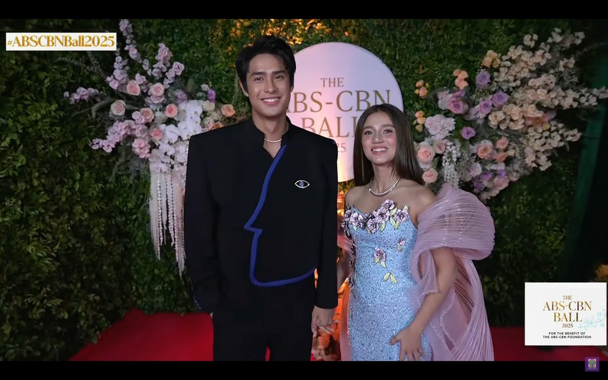 philstarlife's tweet image. DONBELLE 😍

Donny Pangilinan and Belle Mariano capture everyone's attention with their stylish arrival at this year’s ABS-CBN Ball. (📸: Screenshots from ABS-CBN Entertainment / YouTube)

#ABSCBNBall2025
