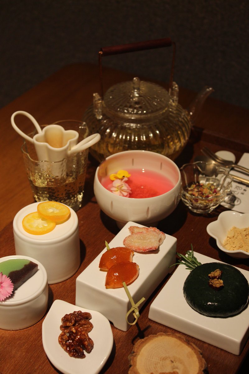 드디어 큰 고민 중 하나가..! 🥹

헌재 인근 사장님들도 비슷한 고민을 하고 계셨을거라 생각해요.. 따뜻해질 삼청동에서 차 한잔 하시고 근처 가게들에 들려보시는건 어떠실까요? 😚

이 글을 rt해주신 분들 중 2분에게 다과상 2매(총4매를 제공드립니다.

종로에 따뜻한 바람이 오길🌿