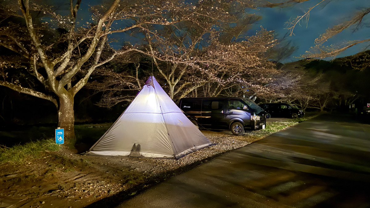 kenbo_camp's tweet image. 埼玉県ときがわ町でソロキャンプ。
都幾川を望むリバーサイドキャンプ場です。
テントサイト前には桜並木があります。
満開を狙って予約したのですが、ちょっと早かった！
川のせせらぎを聞きながらまったりソロキャンプを楽しみました。
youtu.be/QJuoGx-tPvk?si…
#キャンプ #埼玉県 #comoriver