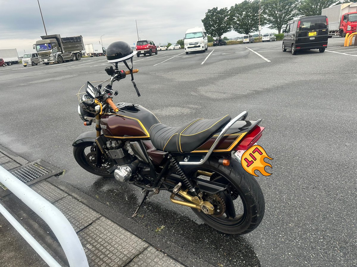 ryokun_chaser's tweet photo. ZRX400売ります！埼玉県から
距離は34000kmくらいで車検は来年1月16日まであります！

続き↓ https://t.co/IKHG3boGSq