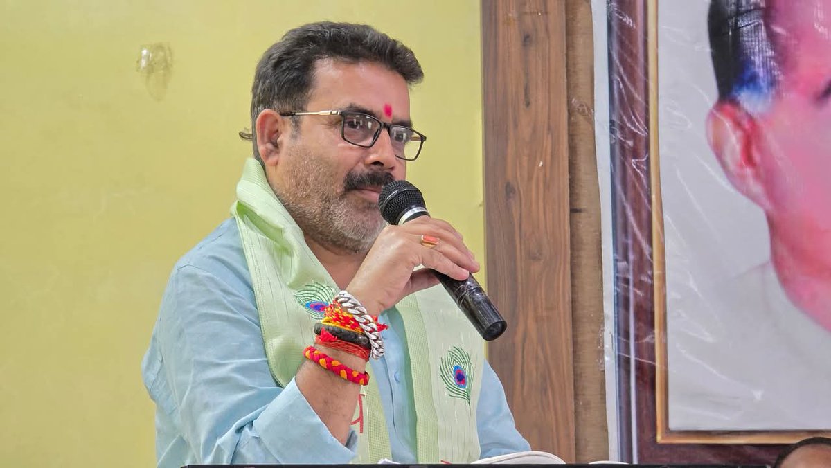 Sudhakar Shukla (@sudhakarshuklab) on Twitter photo पार्टी जिला कार्यालय पर जिला स्तरीय कार्यशाला का आयोजन किया गया जिसमें आगामी अभियानों को लेकर विशेष रूप से चर्चा हुई कार्यशाला में मुख्य अतिथि जिला प्रभारी श्री नीरज सिंह जी भाईसाहब का मार्गदर्शन प्राप्त हुआ कार्यशाला की अध्यक्षता अध्यक्ष श्री राजेश शुक्ला जी ने किया! <a href="/BJP4UP/">BJP Uttar Pradesh</a> पार्टी जिला कार्यालय पर जिला स्तरीय कार्यशाला का आयोजन किया गया जिसमें आगामी अभियानों को लेकर विशेष रूप से चर्चा हुई कार्यशाला में मुख्य अतिथि जिला प्रभारी श्री नीरज सिंह जी भाईसाहब का मार्गदर्शन प्राप्त हुआ कार्यशाला की अध्यक्षता अध्यक्ष श्री राजेश शुक्ला जी ने किया! <a href="/BJP4UP/">BJP Uttar Pradesh</a>