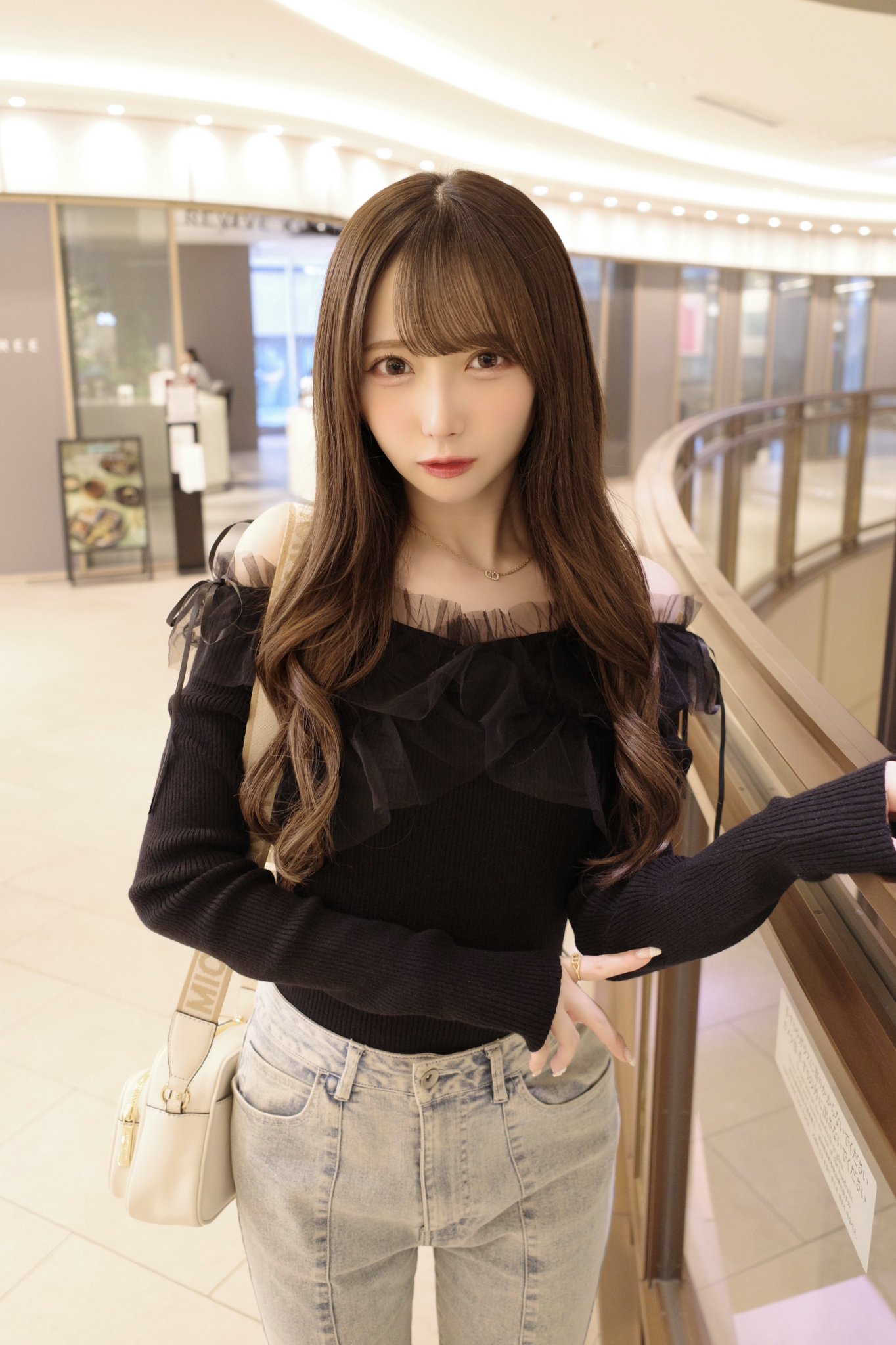 GnsNTW6a0AAIqc0.jpg:large