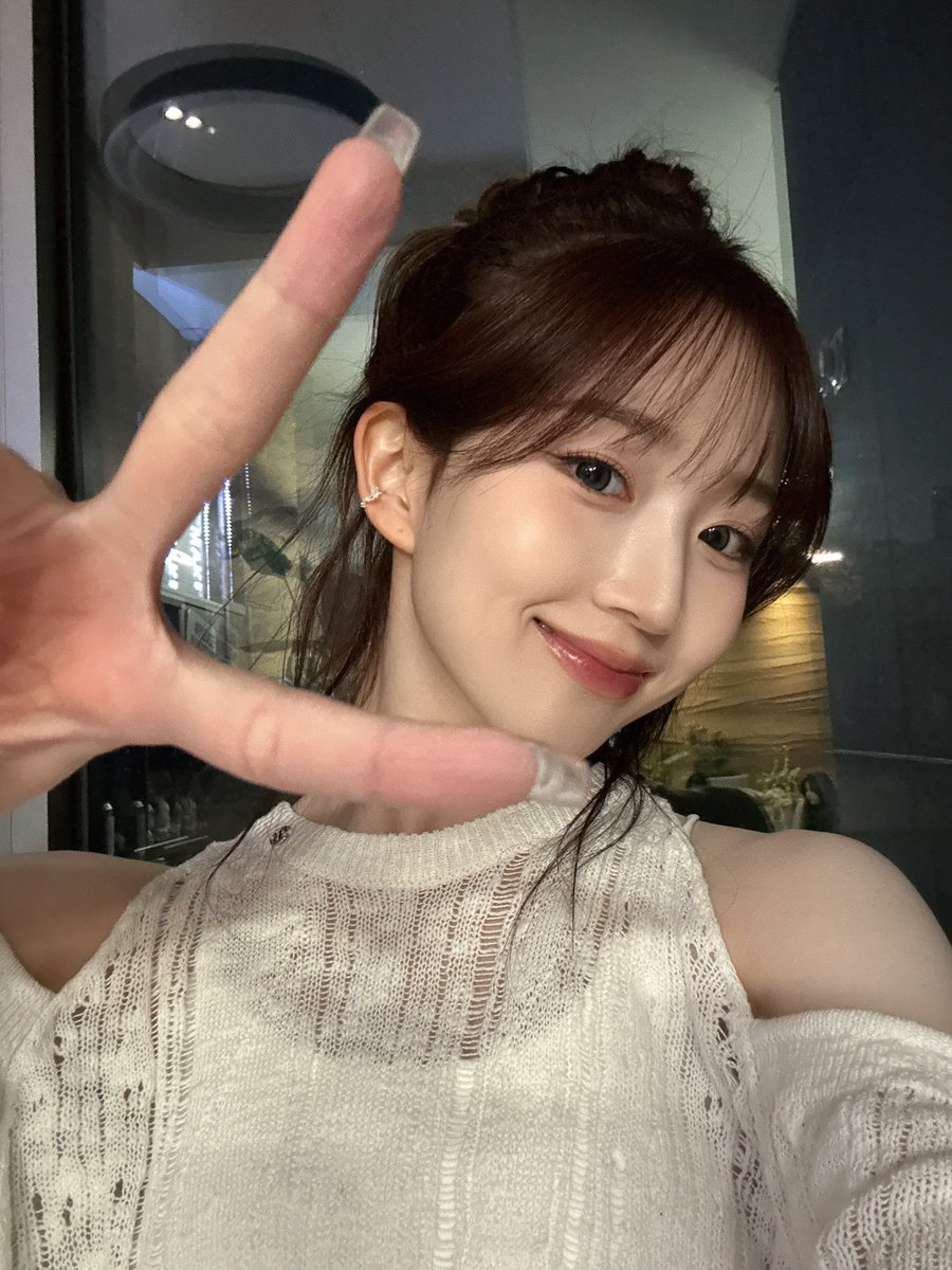 dearmy51's tweet photo. 똥머리용안 보고 헤벌쭉 웃다가
뒤에 버블보고 정색함 너무부끄러워서 https://t.co/vNrQN6JMQe