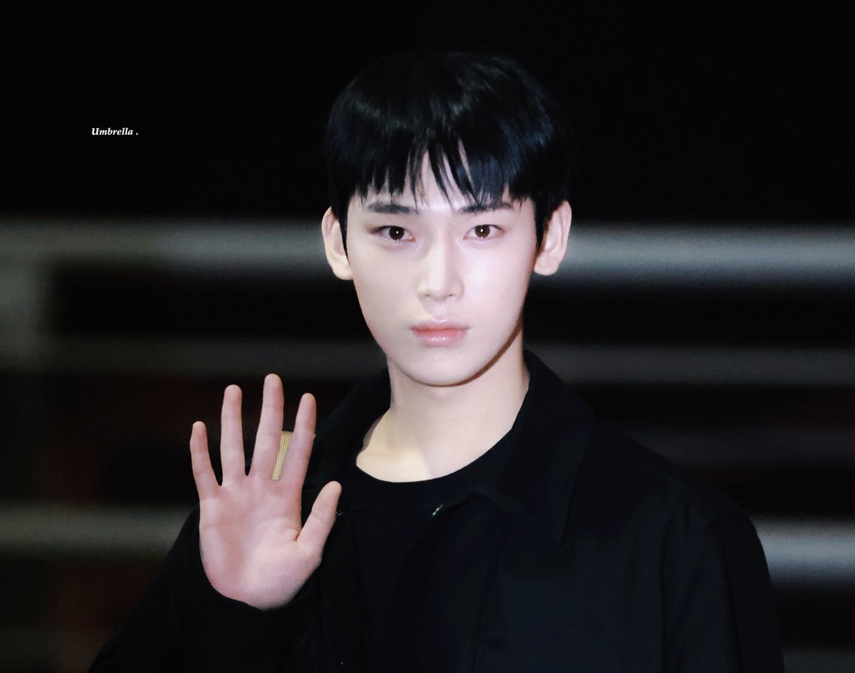 I DON'T CARE ABOUT YOU AT ALL BUT I REALLY LOVE SUNOO's HAIRSTYLE 🥹 IT SUITS HIM SO MUCH!!!!! HE IS SO HANDSOMEEEEE 😩